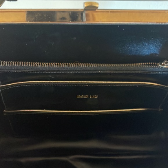 Vintage black leather Pocketbook, with a metal clasp and a built-in wallet. - Picture 3 of 8